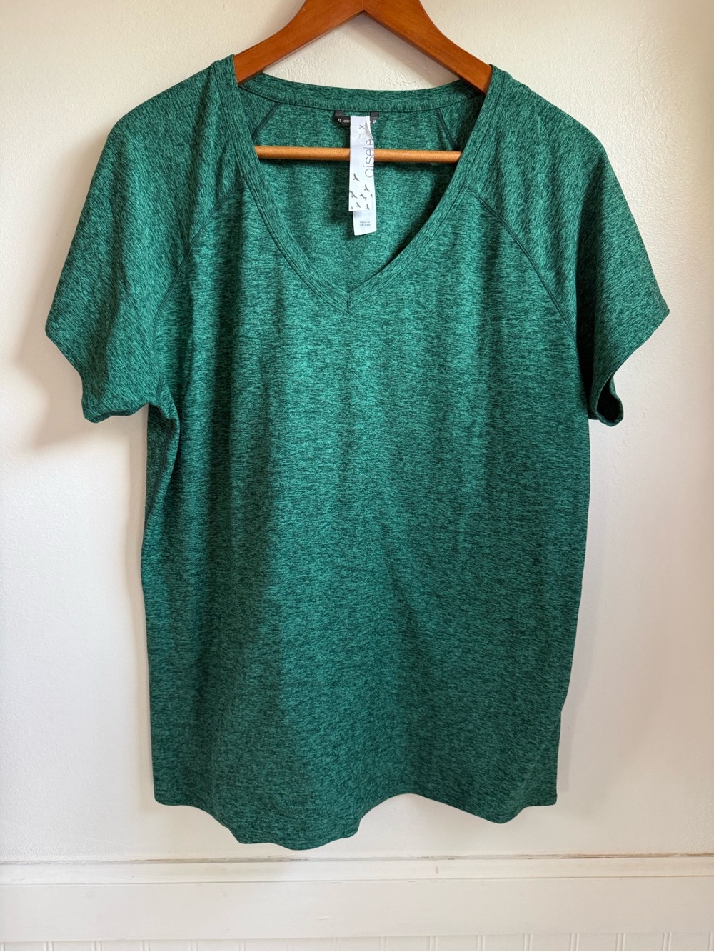 oiselle Lux V-Neck Tee Green 12